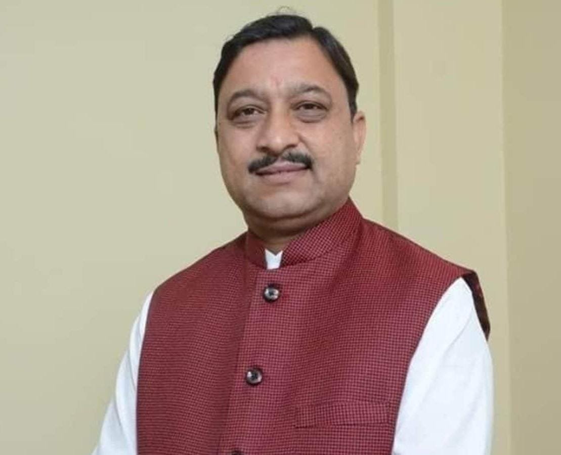 स्कूली बच्चों की वर्दी बंद करना दुर्भाग्यपूर्ण