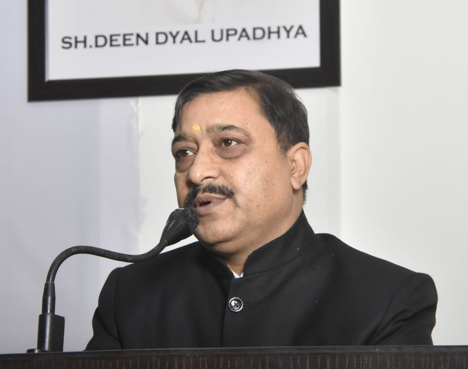 आउटसोर्स कर्मचारियों की नौकरी जाना दुर्भाग्यपूर्ण : कश्यप