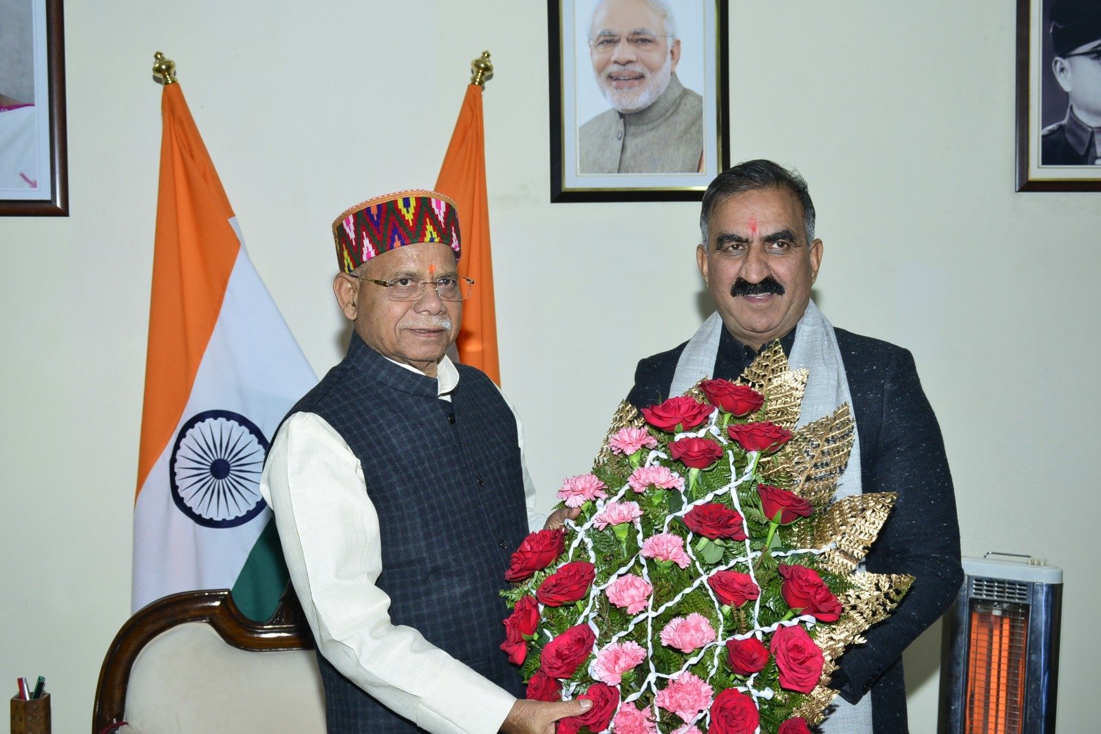 मुख्यमंत्री ने राज्यपाल को दी जन्मदिवस की बधाई