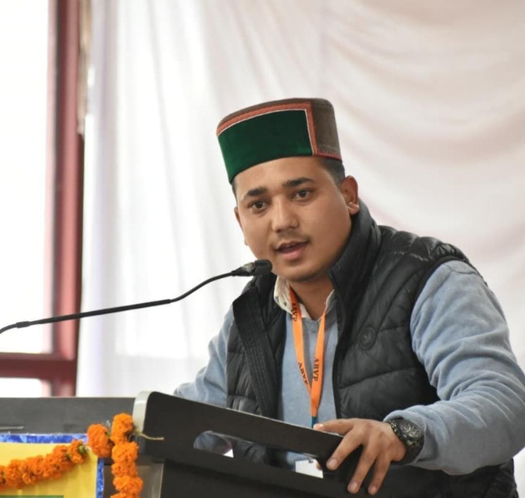वैज्ञानिक व तर्कसंगत दृष्टिकोण के साथ पाठ्यक्रम में सुधार आवश्यक
