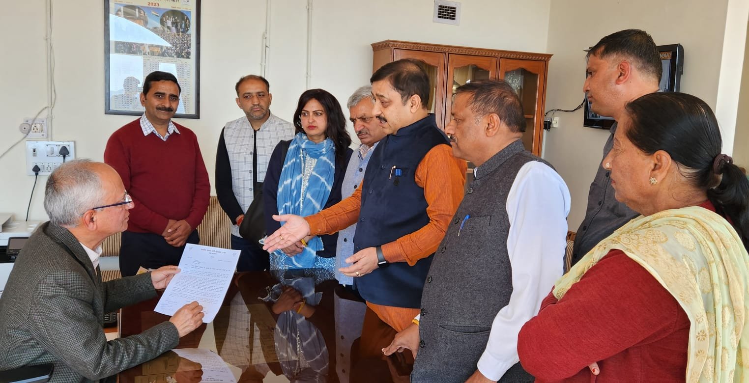 एक घर में 18 से 20 वोट बनाने का प्रयास कर रहे है कांग्रेस नेता;