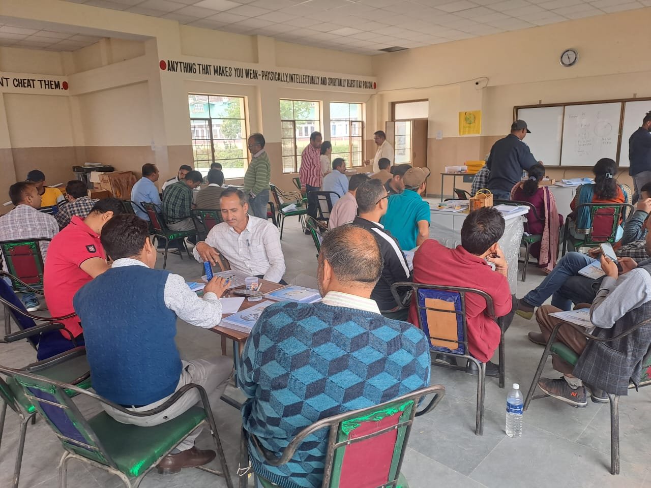 रोबोट और एंबेडेड इलेक्ट्रॉनिक्स सिस्टम का पांच दिवसीय प्रशिक्षण मतियाना स्कूल में हुआ सम्पन्न