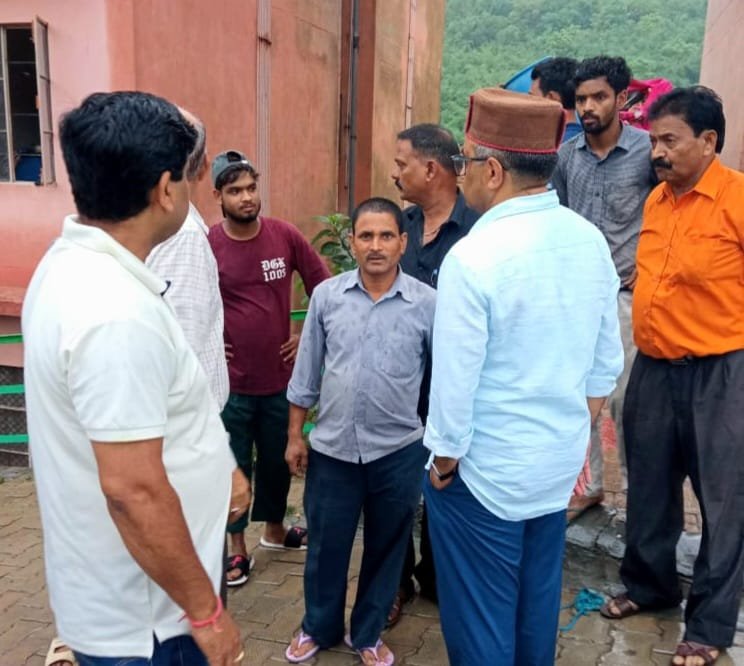 डॉ राजीव सहजल ने परवाणू में चलाया राहत कार्य