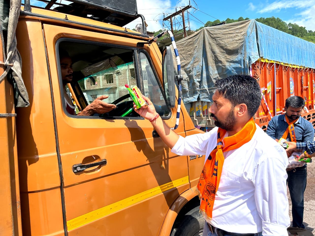 अखिल भारतीय विद्यार्थी परिषद् के कार्यकर्ता लगातार जुटे हुए हैं सेवा कार्य में