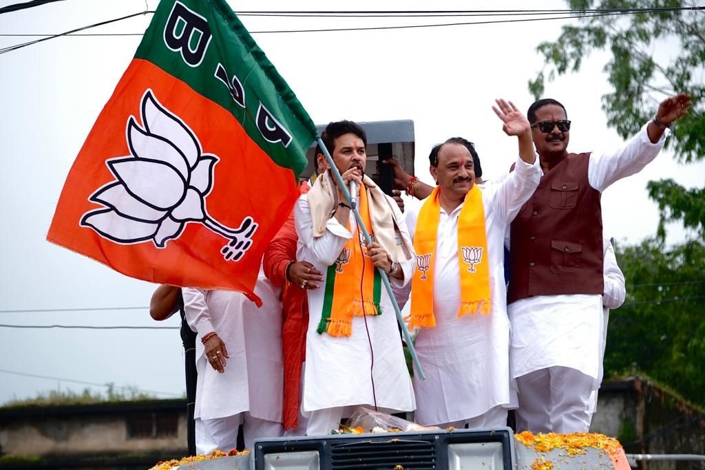 सनातन धर्म व बाबा साहब के संविधान के अपमान पर सोनिया-राहुल मौन क्यों: अनुराग ठाकुर