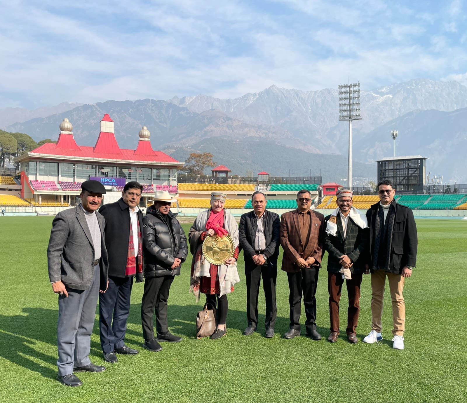 ब्रिटिश डेप्युटी हाई कमिश्नर कैरोलीन ने धर्मशाला  क्रिकेट स्टेडियम का किया दौरा