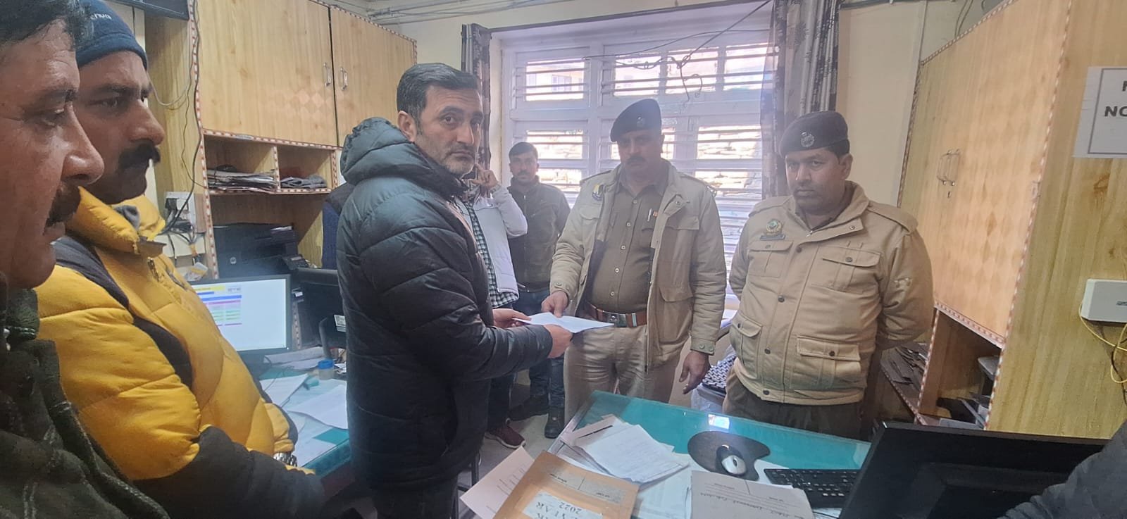 प्रधानमंत्री मोदी के खिलाफ टिप्पणी के विरोध में चेतन ब्रागटा व् अन्य भाजपा कार्यकर्ताओं ने दर्ज करवाई FIR