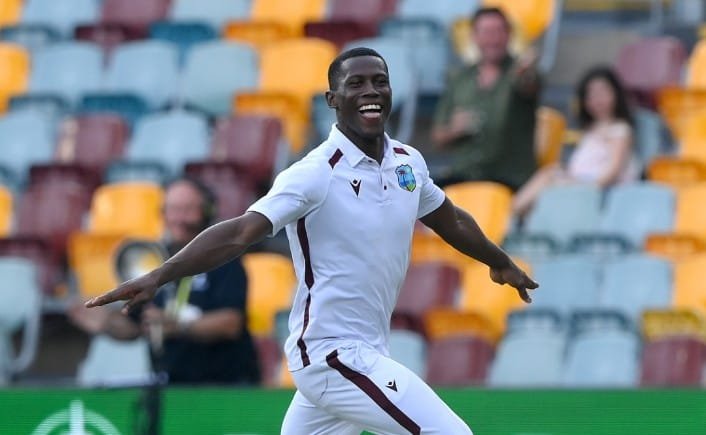 WI  vs AUS मैच में एक और ऐतिहासिक पल जब एक सुरक्षा गार्ड ने पलटा मैच का पासा