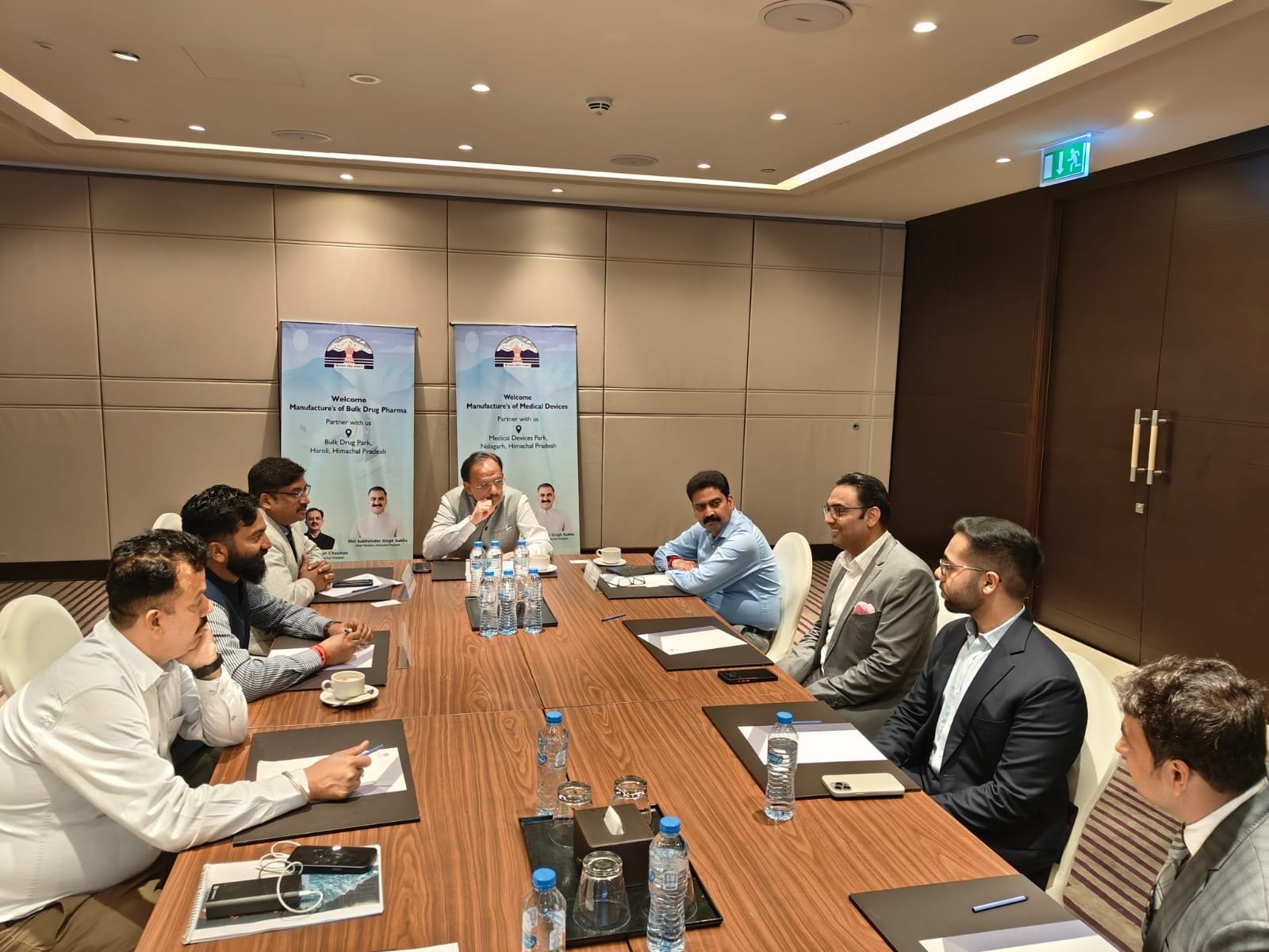 अरब हेल्थ 2024 में हिस्सा ले रहे उद्योग विभाग के प्रतिनिधि