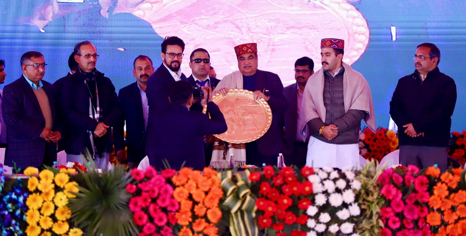 हिमाचल में ₹4000 करोड़ सड़क परियोजनाओं के लिए मोदी की गारंटी: अनुराग ठाकुर