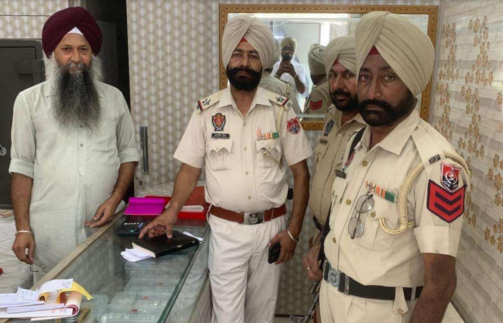 पंजाब पुलिस ने बैंकों और वित्तीय संस्थानों की सुरक्षा का जायजा लेने के लिए राज्यव्यापी मुहिम चलाई