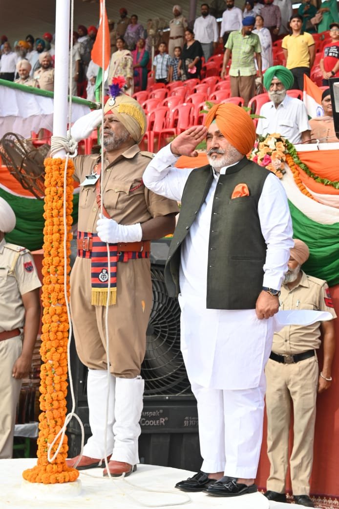 कैबिनेट मंत्री चेतन सिंह जौड़ामाजरा ने 78वें आज़ादी दिवस पर मानसा में फहराया राष्ट्रीय झंडा