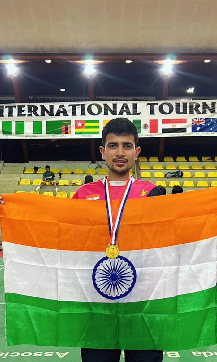 देश को गोल्ड दिलाने वाला विद्यार्थी अमन महाविद्यालय में सम्मानित