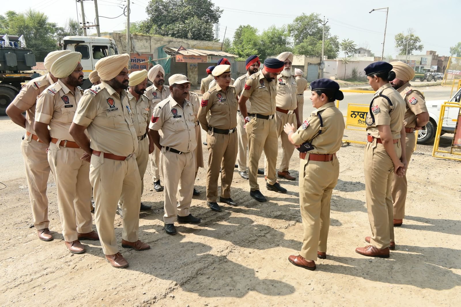 पड़ोसी राज्यों में होने वाले विधानसभा चुनावों के मद्देनजर पंजाब पुलिस ने नशा और शराब तस्करों पर शिकंजा कसा