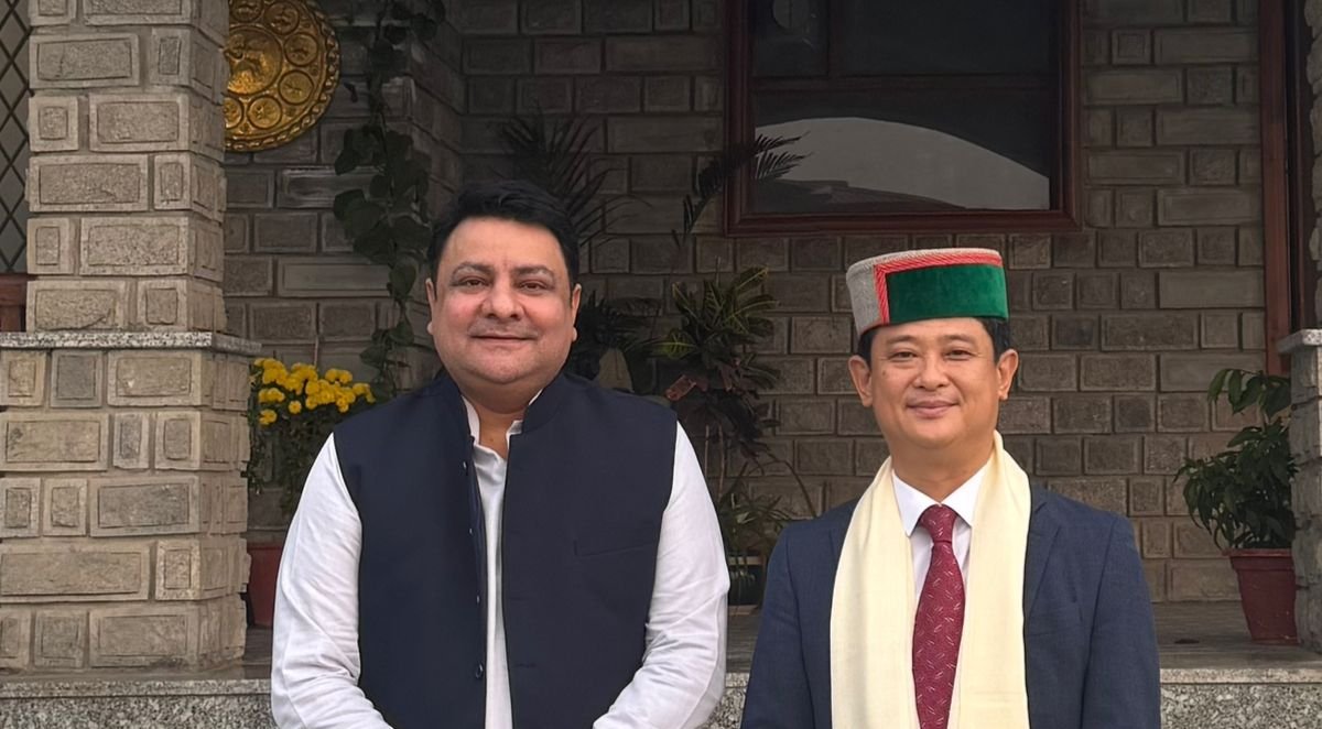 कोरिया गणराज्य के उप राजदूत  लिम सांगवू, का धर्मशाला पहुंचने पर स्थानीय विधायक सुधीर शर्मा ने किया स्वागत सत्कार