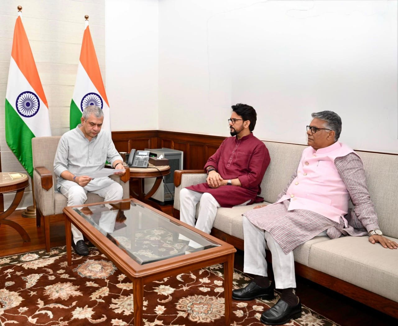 रेल मंत्री से मिल अनुराग सिंह ठाकुर व राजीव भारद्वाज ने रखी नई रेल लाइन की मांग