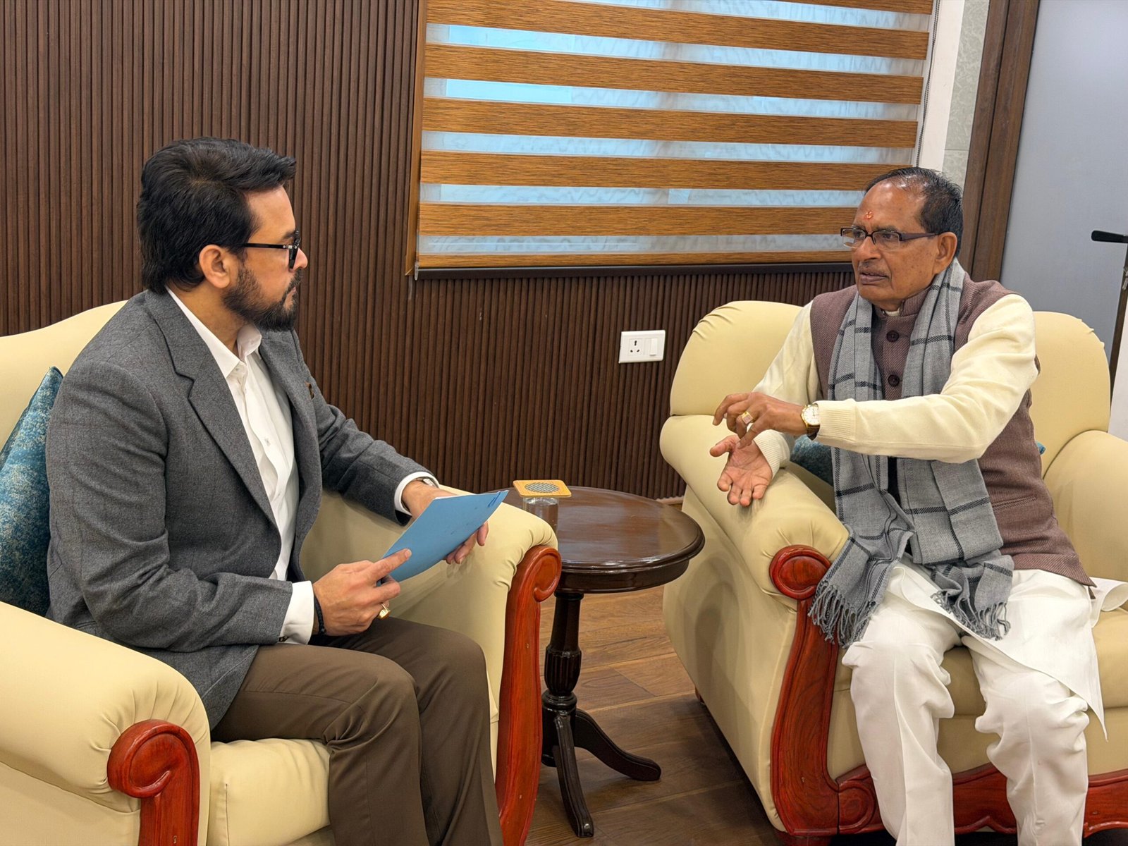 शिवराज सिंह चौहान से भेंट कर अनुराग सिंह ठाकुर ने माँगी हिमाचल में PMGSY  की सड़कें