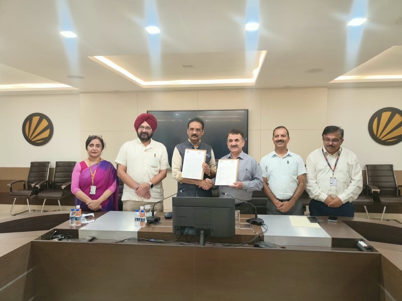 हिमाचल प्रदेश विश्वविद्यालय और लवली प्रोफेशनल यूनिवर्सिटी के बीच शैक्षणिक एवं शोध सहयोग को लेकर समझौता ज्ञापन